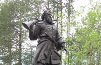 Памятник Ермаку. Город Сургу